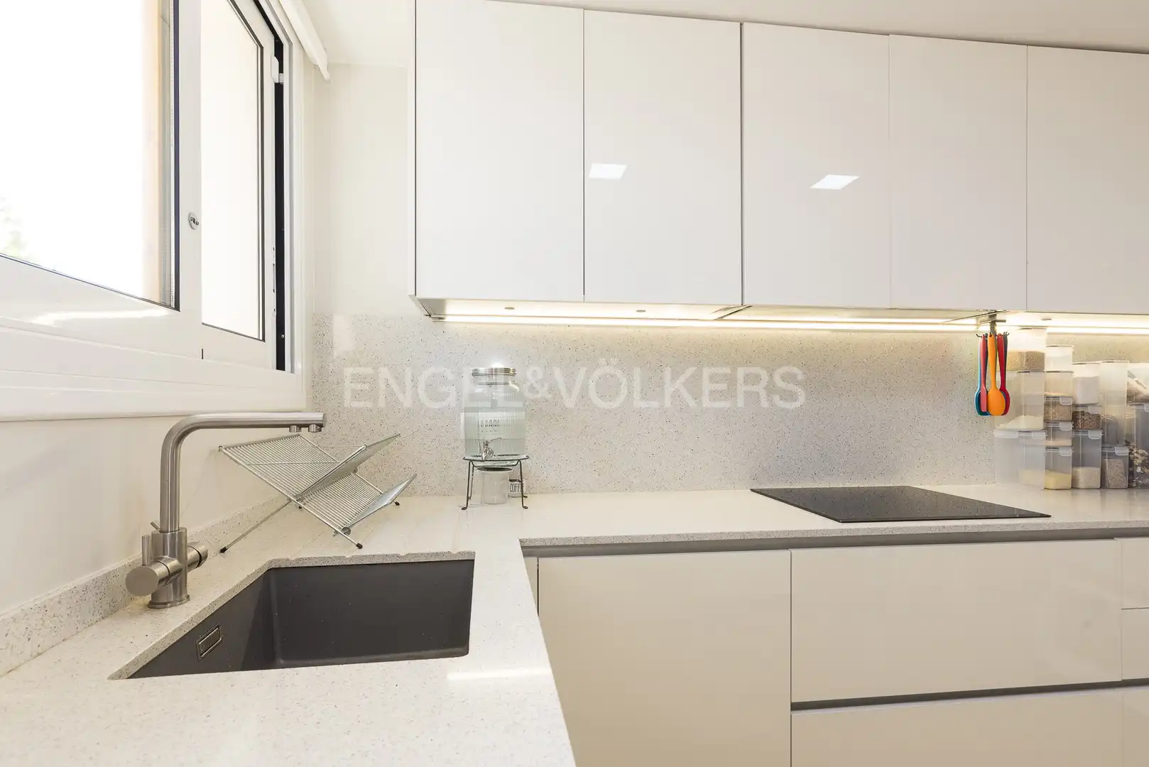 Kitchen of Attic for rent in Sitges  with Air Conditioner, Heating and Parquet flooring