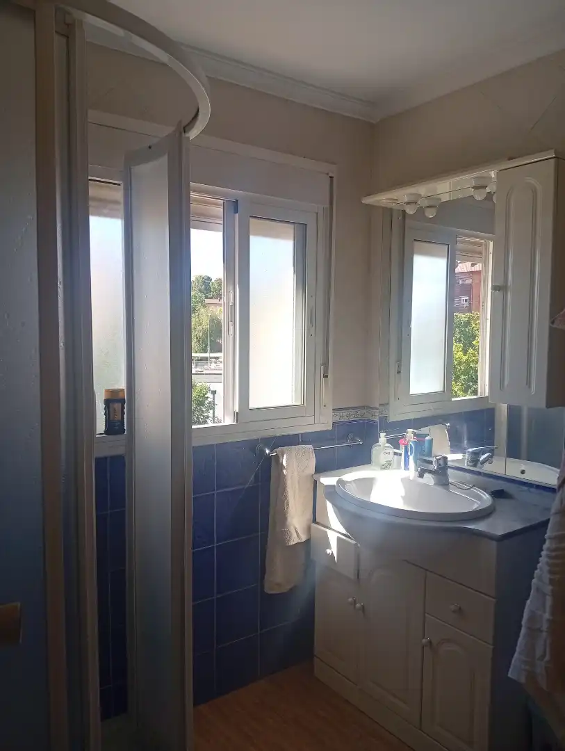 Badezimmer von Wohnung zum Verkauf in Jaén mit Klimaanlage, Möbliert und Ofen
