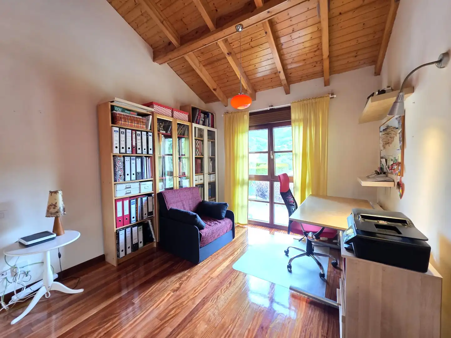 Wohnzimmer von Haus oder Chalet zum Verkauf in Sariego mit Heizung, Parkett und Terrasse