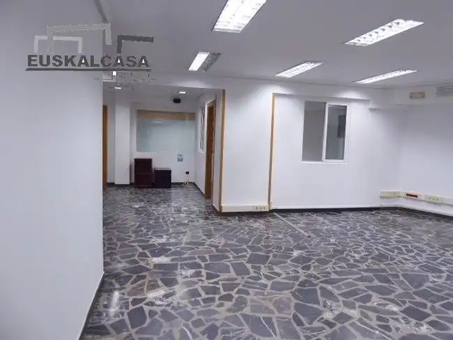 Oficina en venda en Bilbao  amb Calefacció