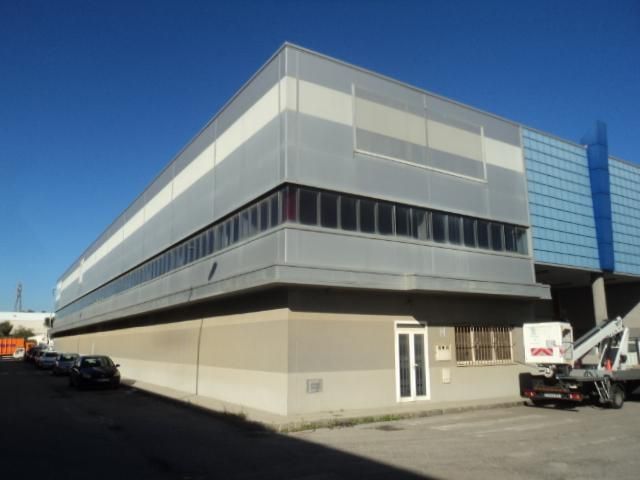 Industrial buildings for sale in Los Pinos