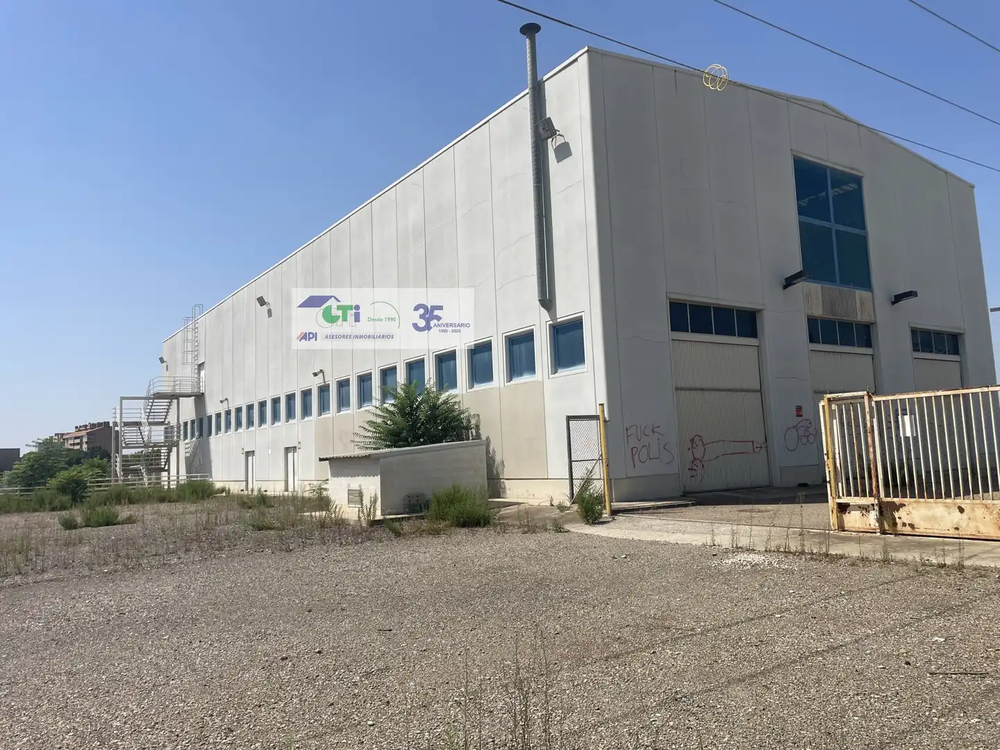 Außenansicht von Fabrikhallen zur Miete in Zaragoza