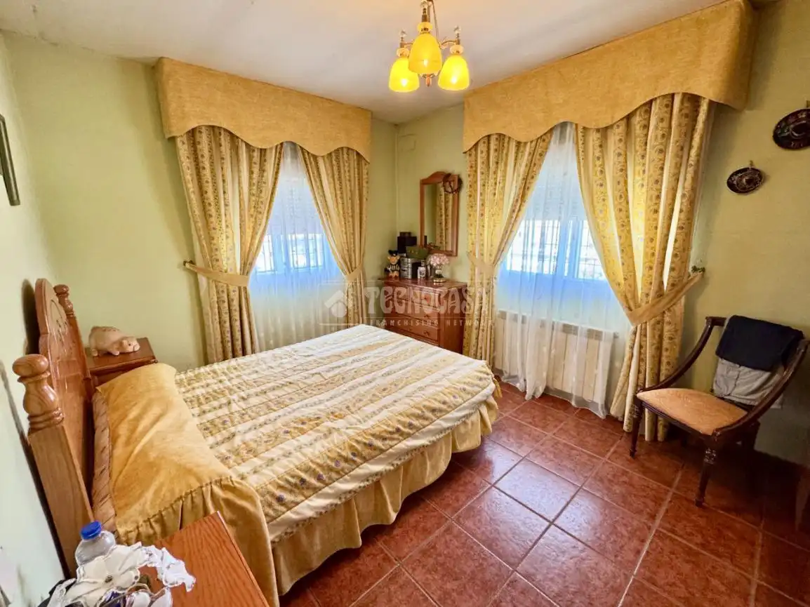 Schlafzimmer von Haus oder Chalet zum Verkauf in Valdeavero mit Heizung und Schwimmbad