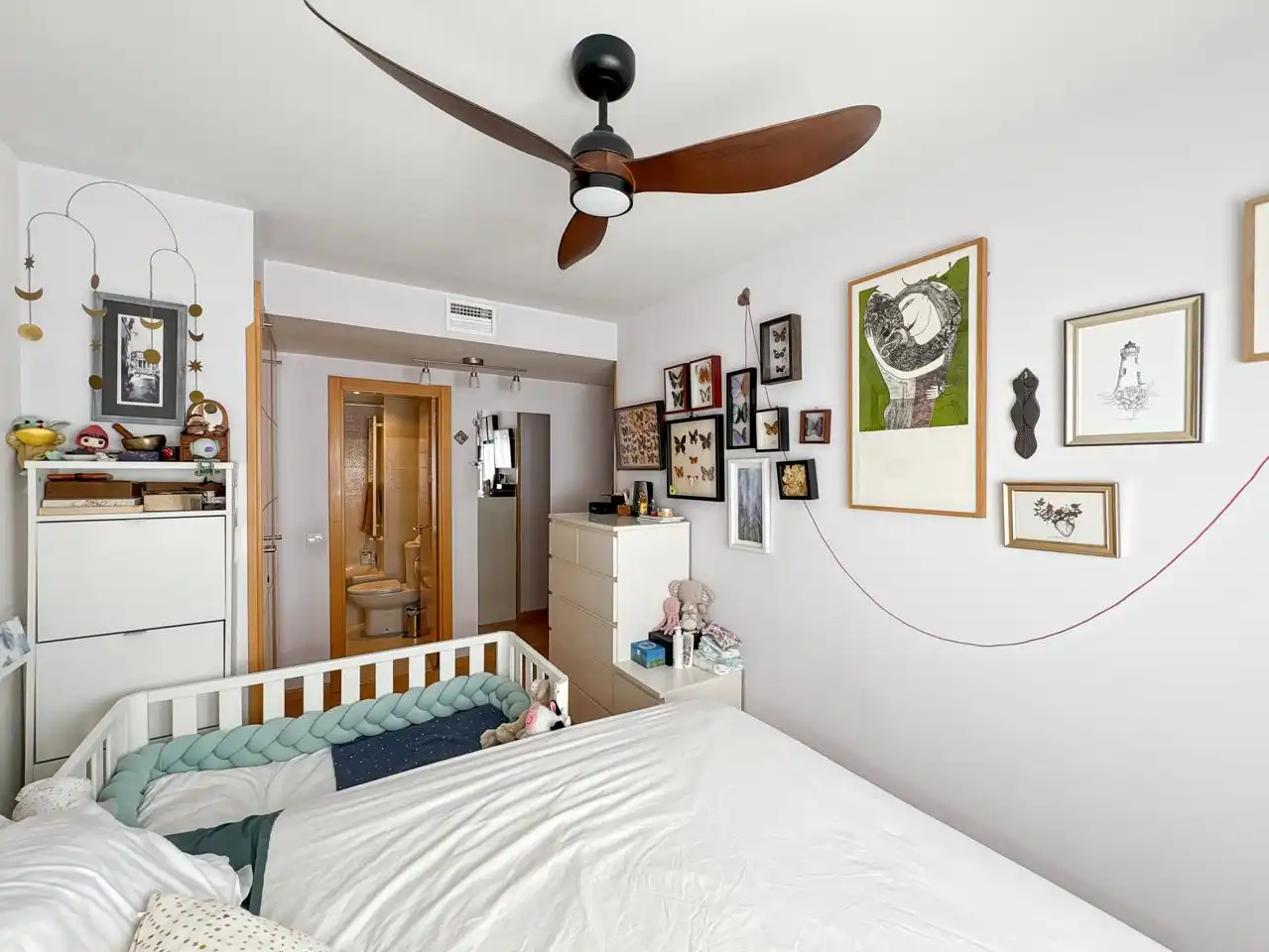 Bedroom of Flat for sale in Madrid  with Air Conditioner, Heating and Community pool