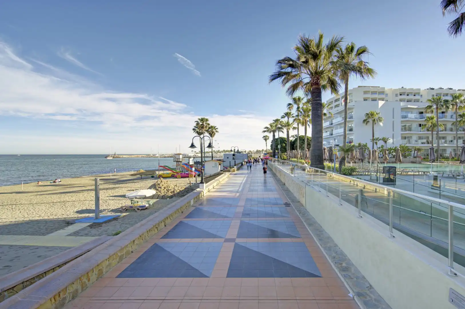 Vista exterior de Piso en venta en Torremolinos con Aire acondicionado, Terraza y Piscina