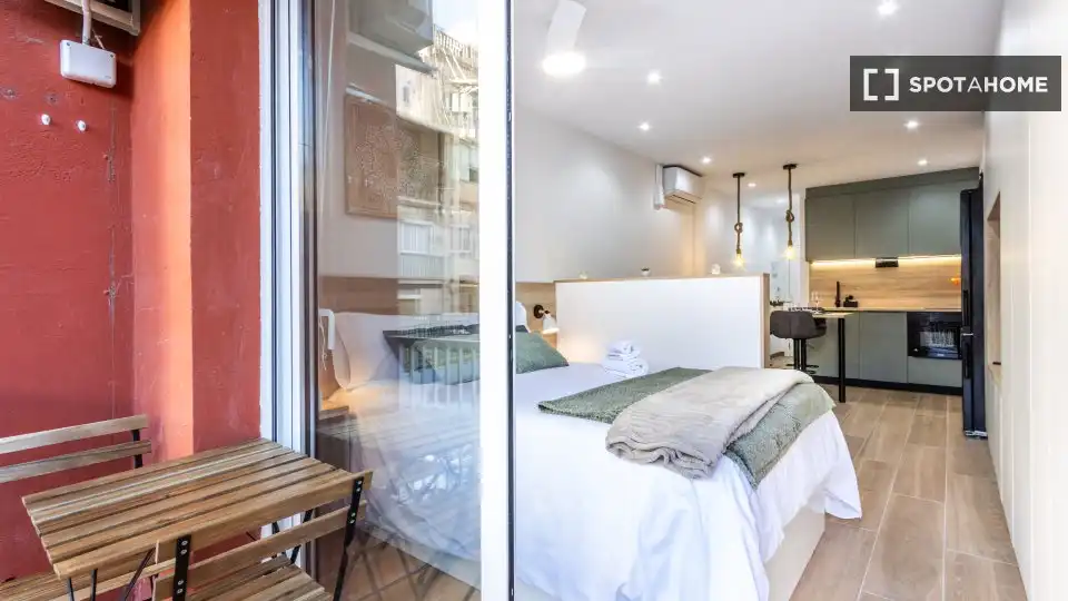 Flat with terrace to rent in Eixample, imagen 2