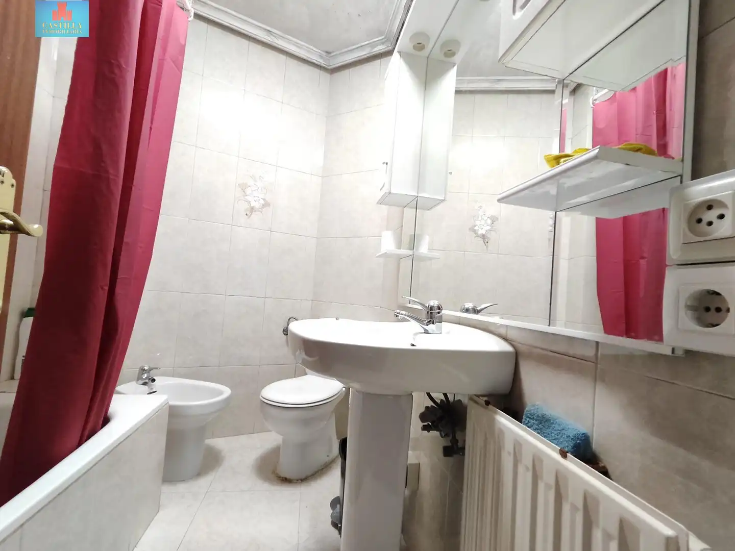 Baño de Piso en venta en Ávila con Calefacción, Terraza y Trastero