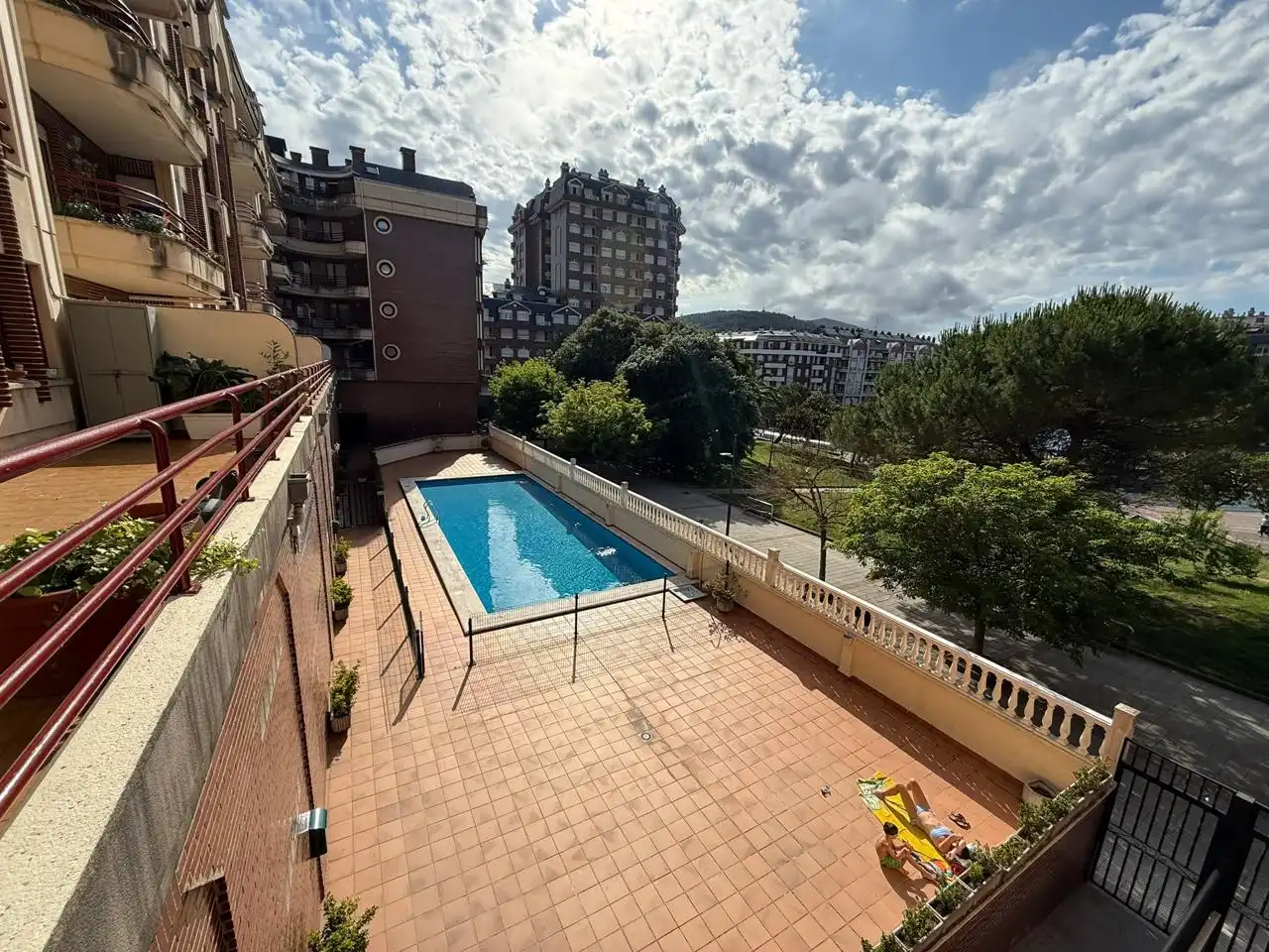 Piscina de Piso en venta en Castro-Urdiales con Calefacción, Parquet y Terraza