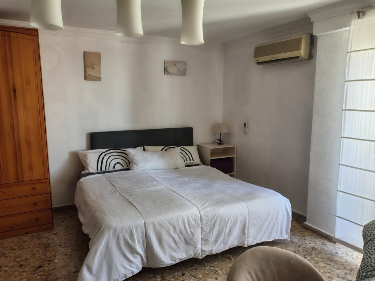 Bedroom of Apartment to share in Mislata  with Air Conditioner, Furnished and Oven