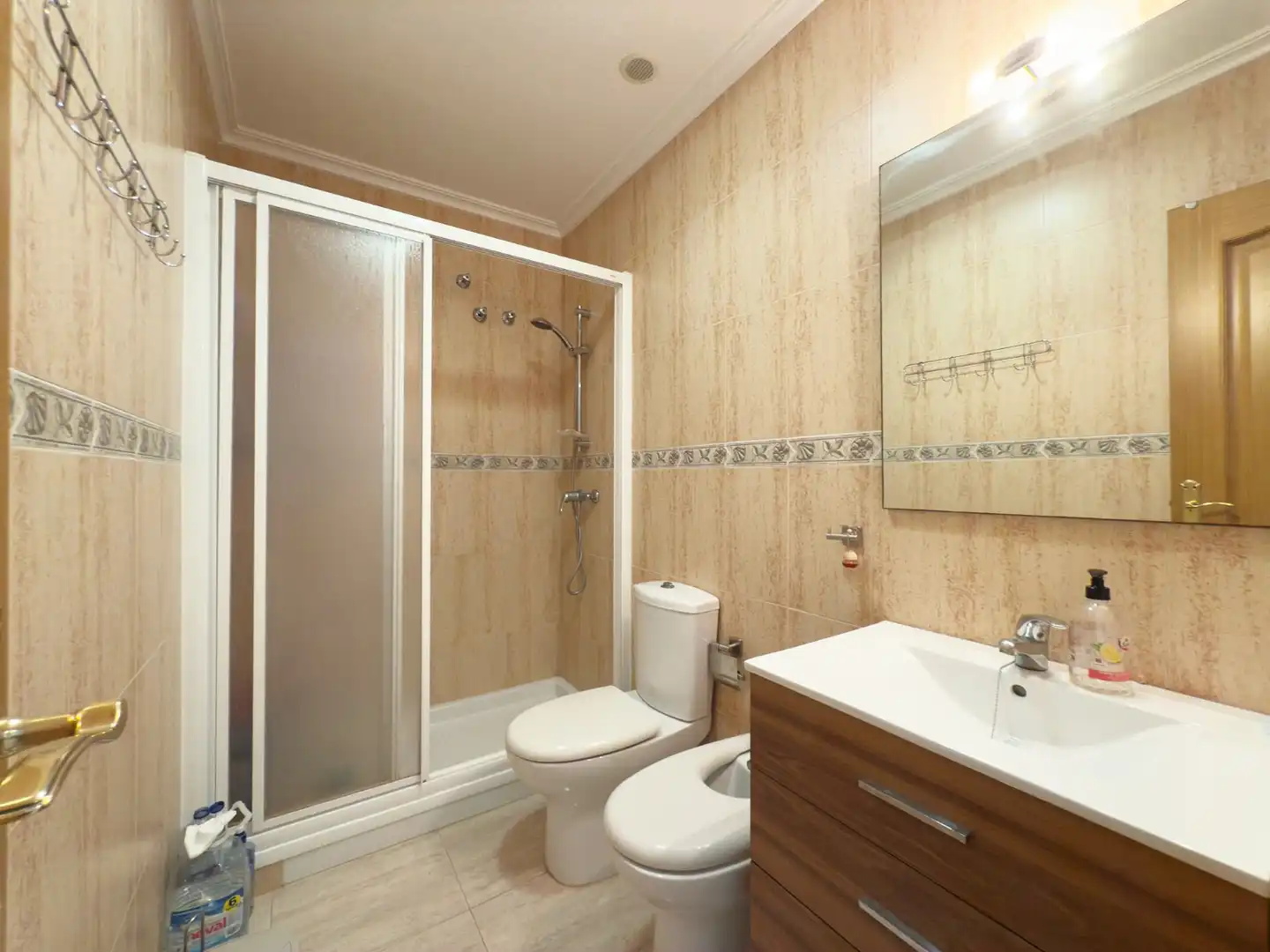 Badezimmer von Dachboden zum Verkauf in Torrevieja mit Klimaanlage, Heizung und Terrasse