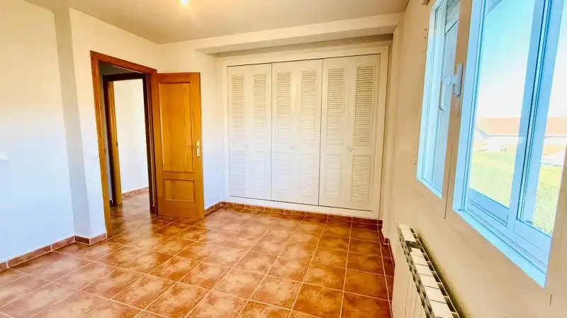 Habitación de Dúplex en venta en El Espinar con Calefacción, Jardín privado y Terraza