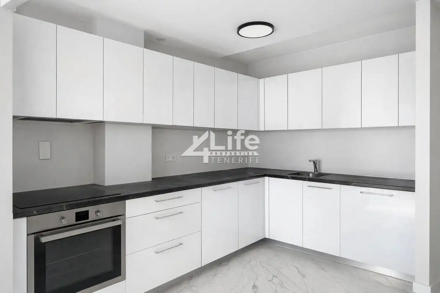 Cocina de Piso en venta en Adeje con Aire acondicionado, Terraza y Trastero