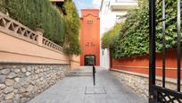 Vista exterior de Casa adosada en venda en  Granada Capital amb Aire condicionat, Calefacció i Jardí privat