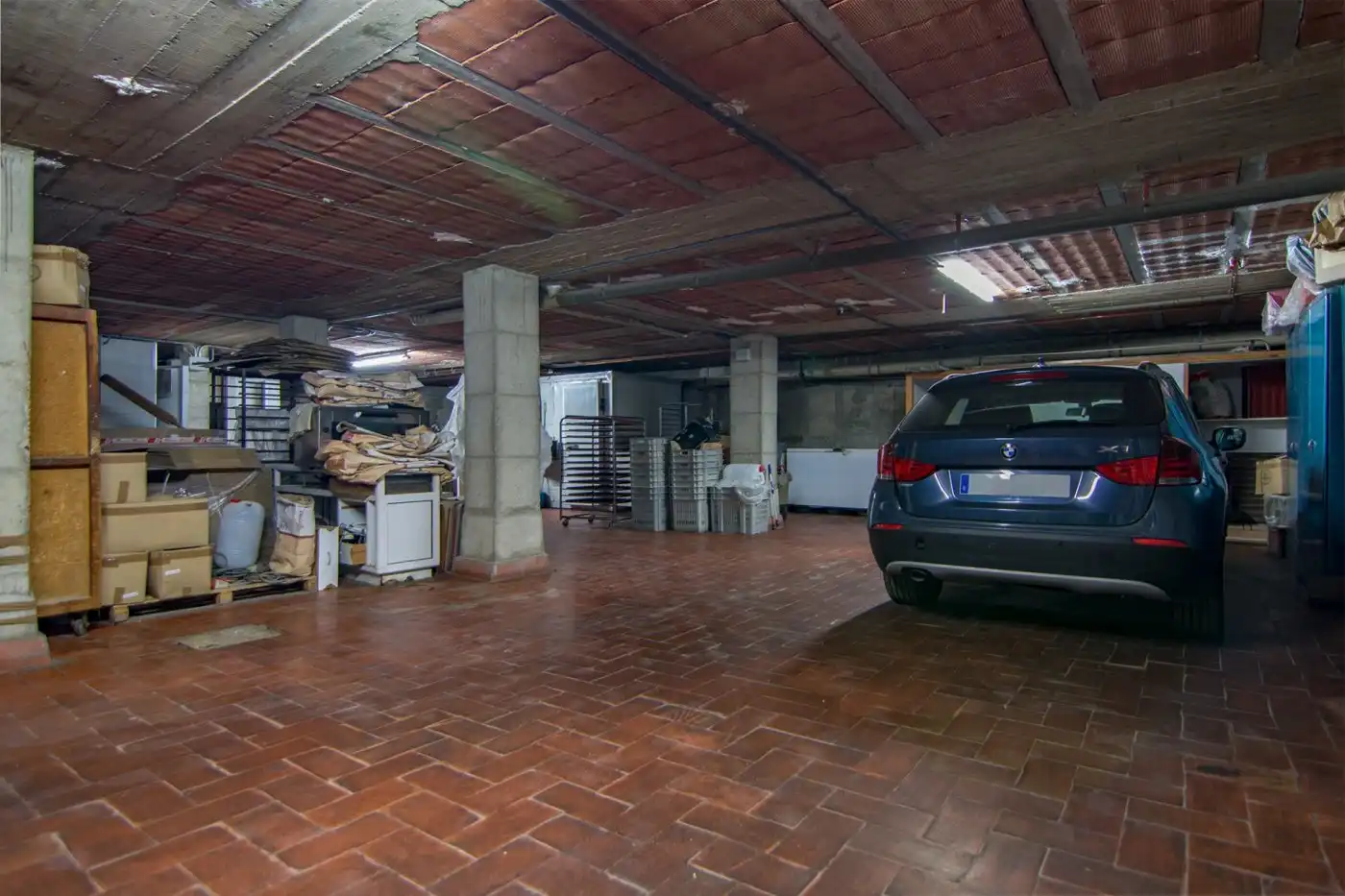 Houses for sale in Calle COMPOSITOR JOAQUIM SERRA, 3, Eixample - Horta Capallera