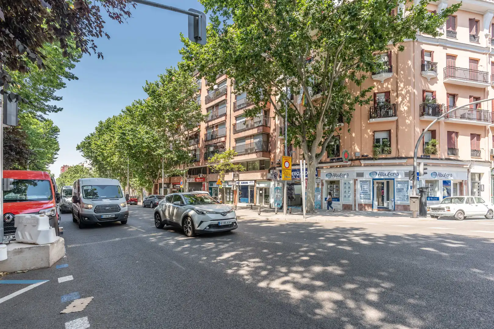 Vista exterior de Pis en venda en Madrid amb Terrassa