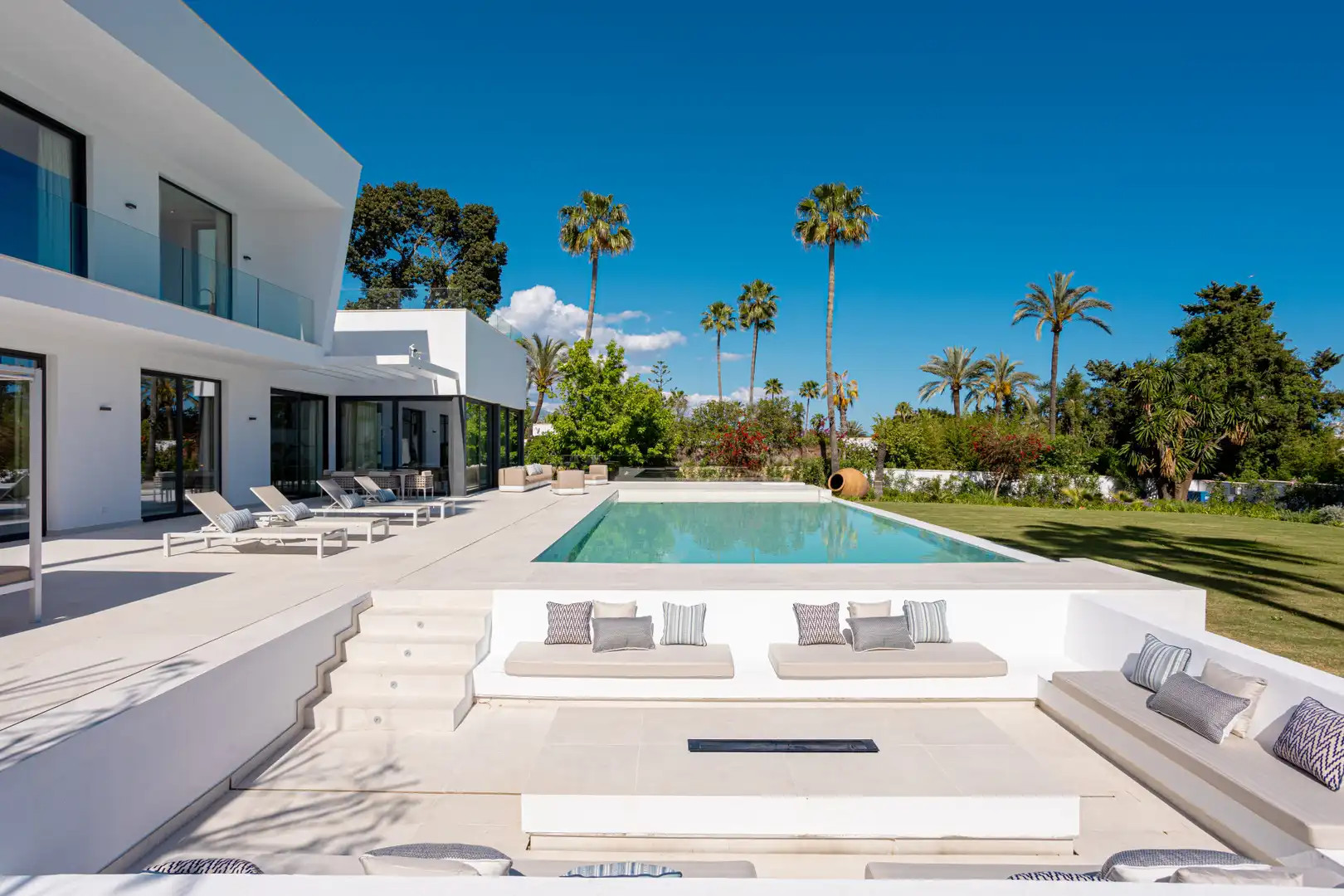 Terrassa de Casa o xalet en venda en Estepona amb Aire condicionat, Calefacció i Jardí privat