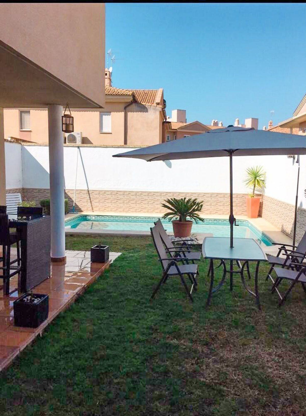 Jardí de Casa adosada en venda en Utrera amb Aire condicionat, Calefacció i Jardí privat