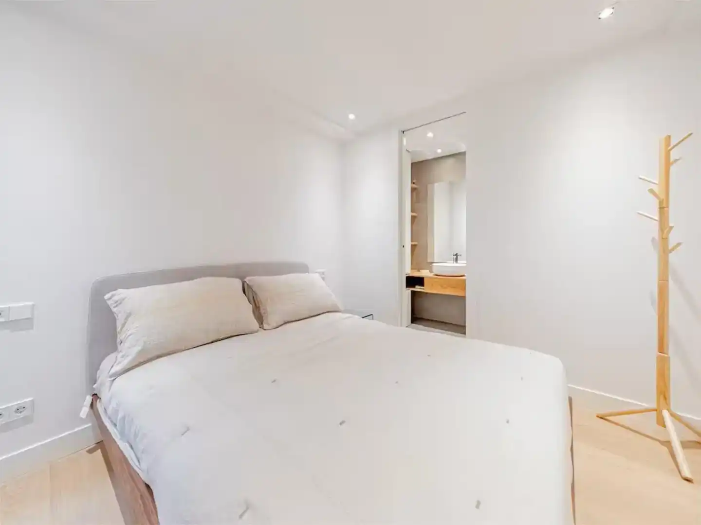 Bedroom of Flat for sale in  Barcelona Capital  with Air Conditioner and Balcony