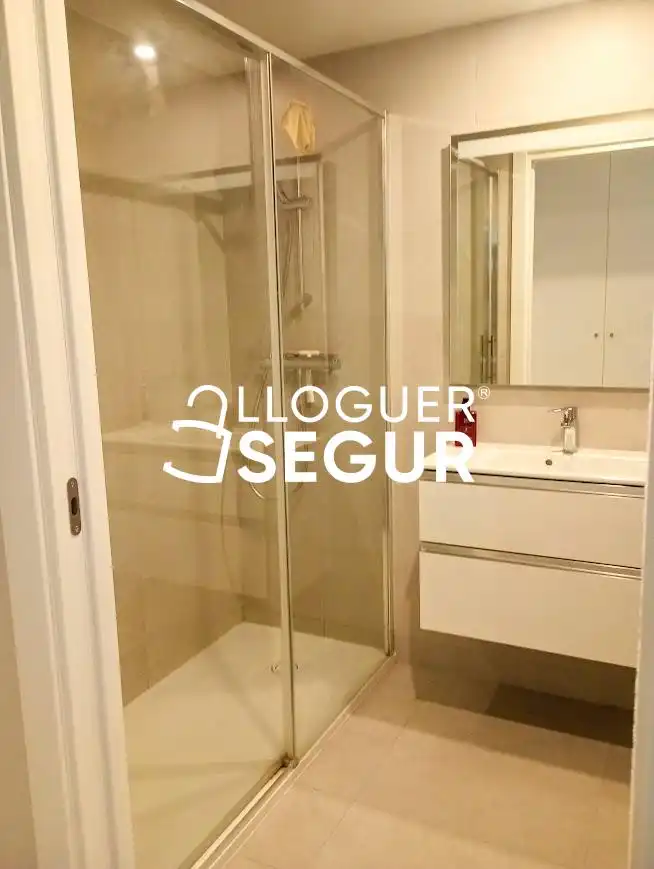 Bathroom of Flat for rent in Viladecans  with Air Conditioner, Terrace and Swimming Pool
