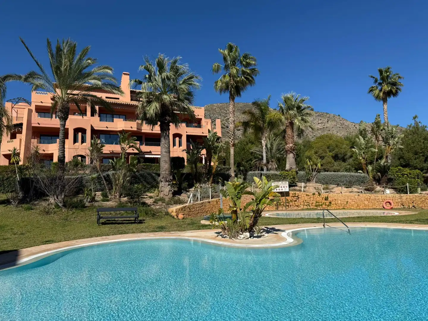 Vista exterior de Piso en venta en Finestrat con Trastero, Piscina y Piscina comunitaria