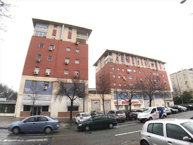 Vista exterior de Piso en venta en  Sevilla Capital