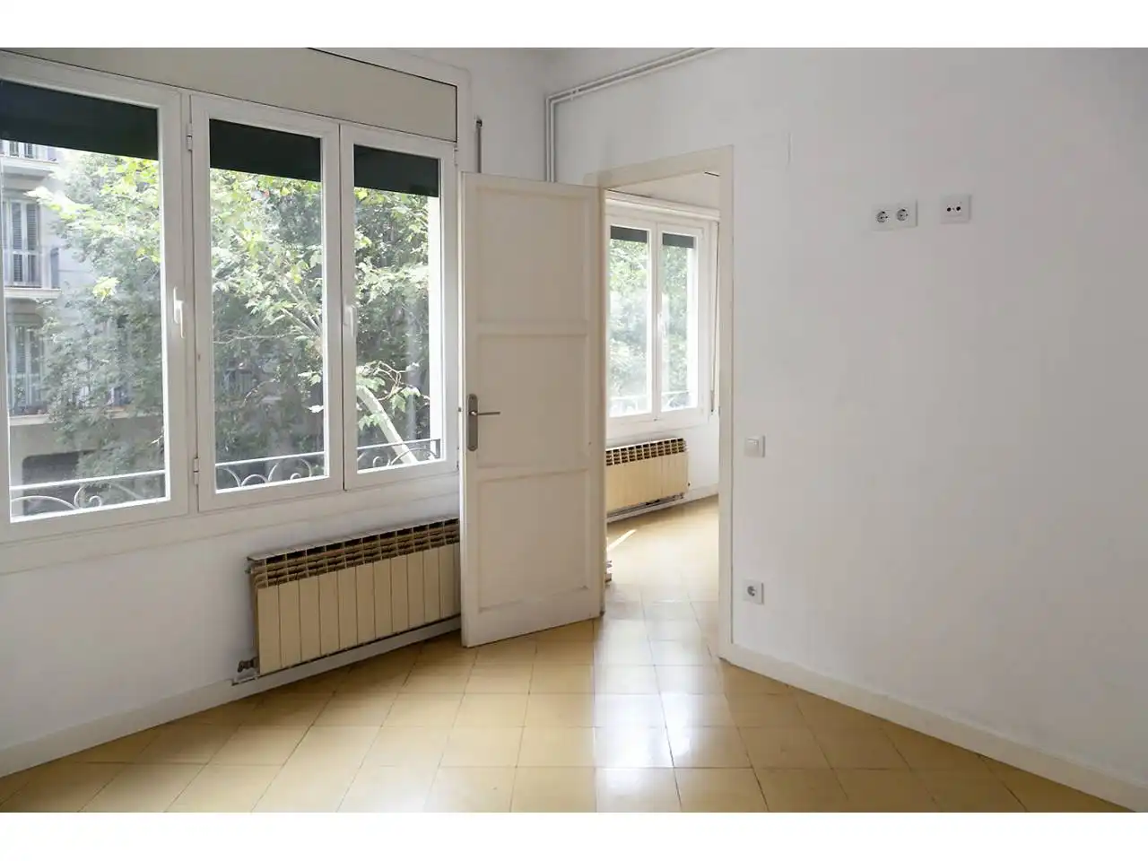 Piso con ascensor en venta en Calle Casanova, imagen 2