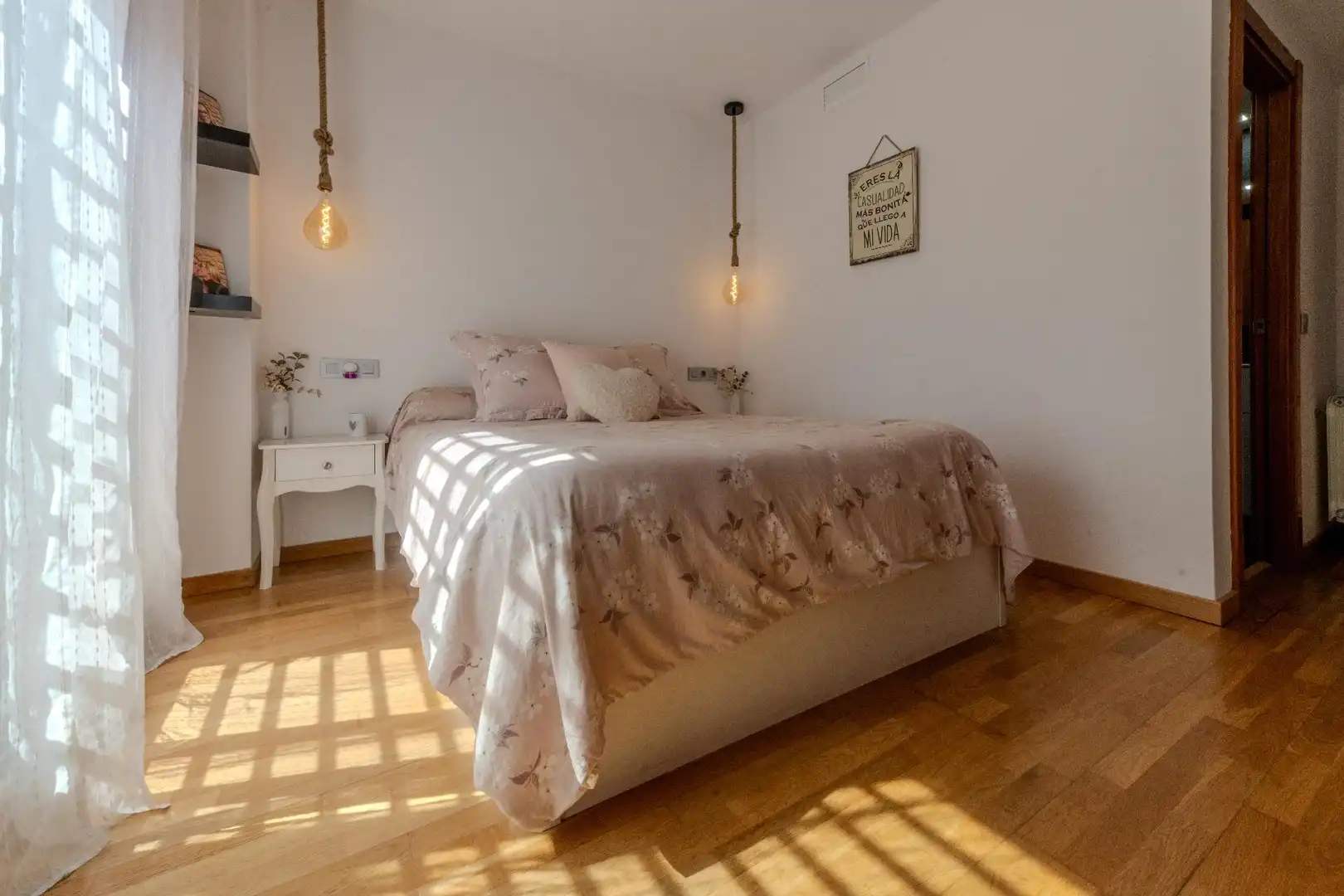 Habitación de Planta baja en venta en Sabadell con Aire acondicionado, Calefacción y Jardín privado