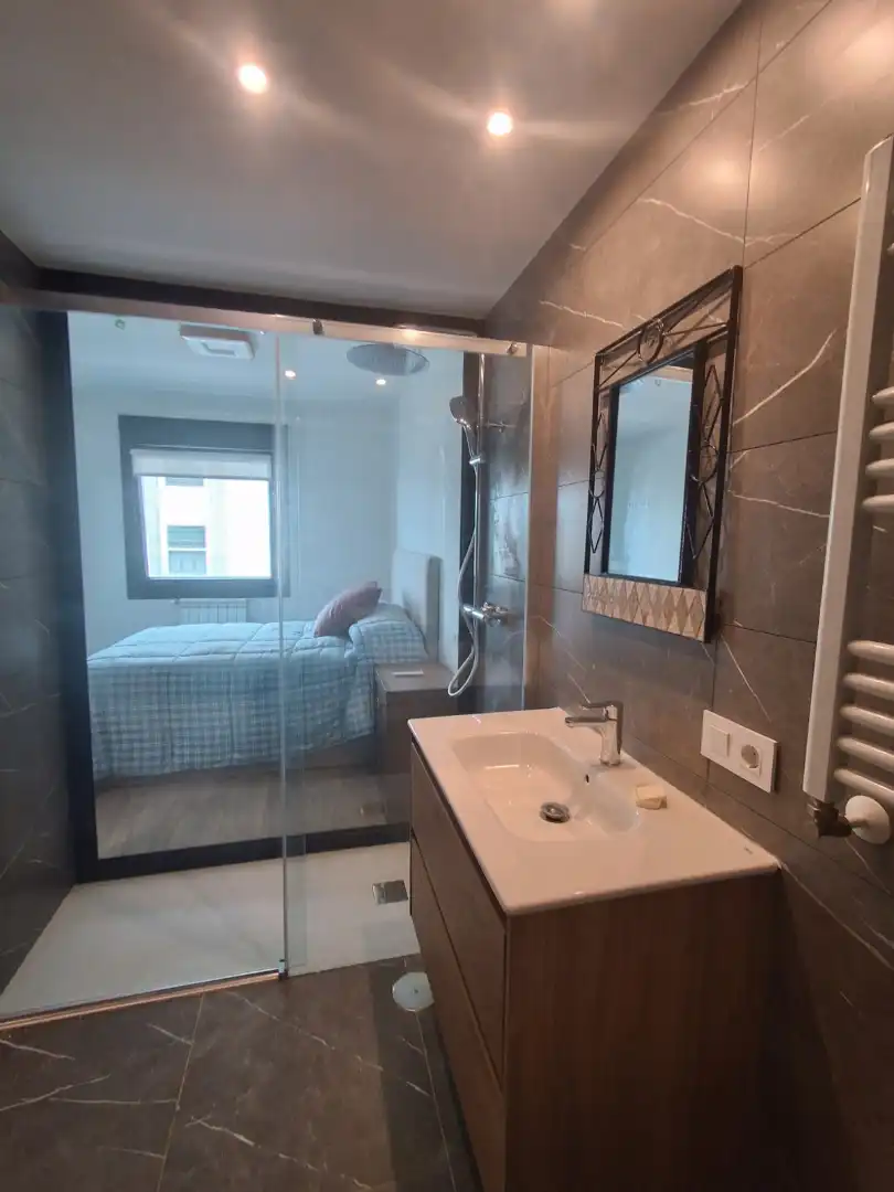 Baño de Piso en venta en Oviedo  con Calefacción y Trastero