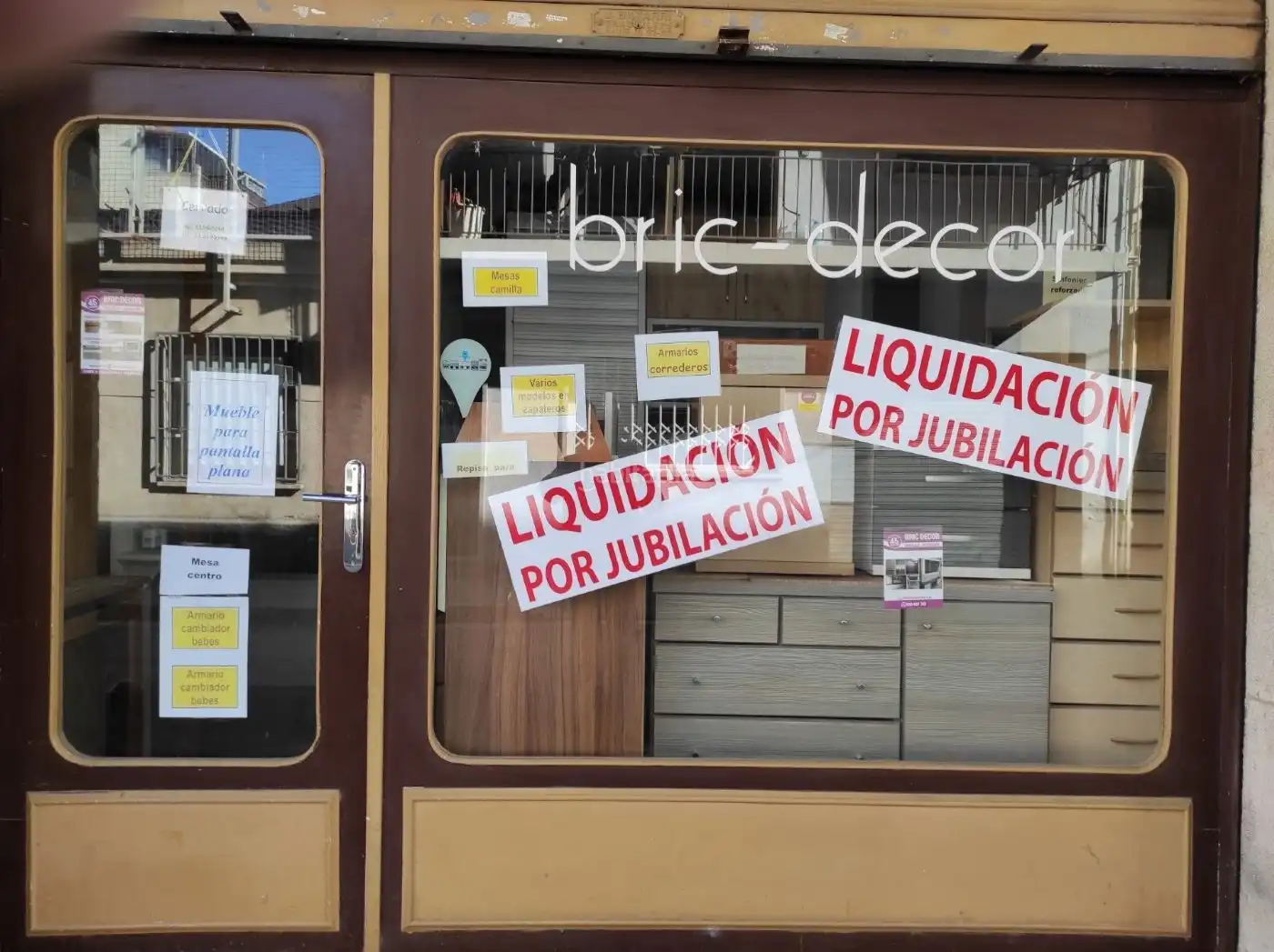 Locale commerciale in affitto a Carrer Nord 21