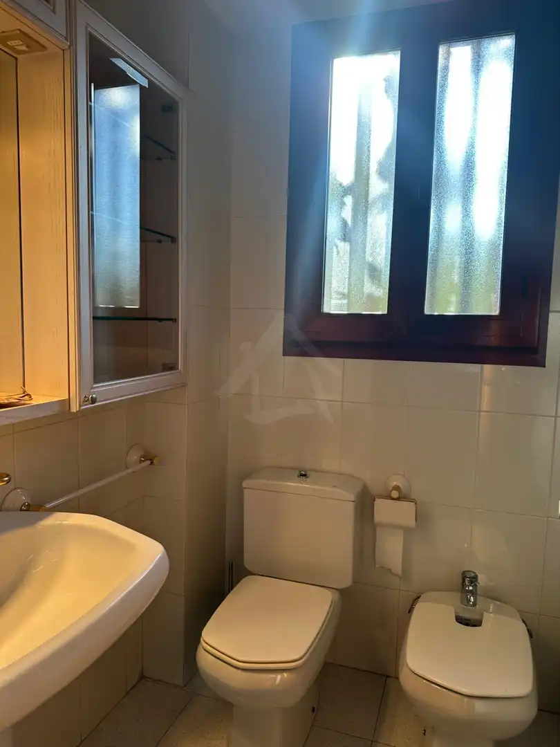 Bany de Casa adosada en venda en  Logroño amb Aire condicionat, Calefacció i Parquet