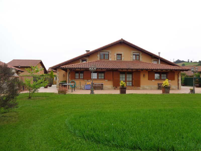 Vista exterior de Casa o chalet en venta en Bárcena de Cicero con Calefacción y Trastero