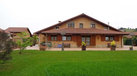 Chalet Individual en venta en Barcena de Cicero, 5 dormitorios.