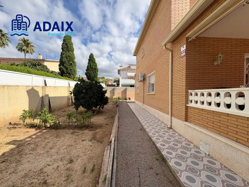 Exterior view of Houses for sale in Roda de Berà  with Air Conditioner, Heating and Terrace