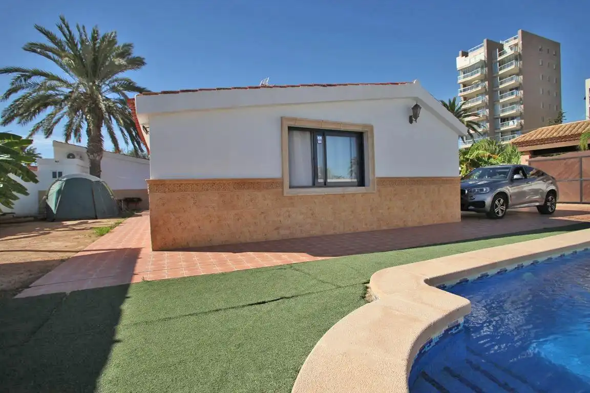 Xalet amb piscina en venda a Calle MARTIN PESCADOR