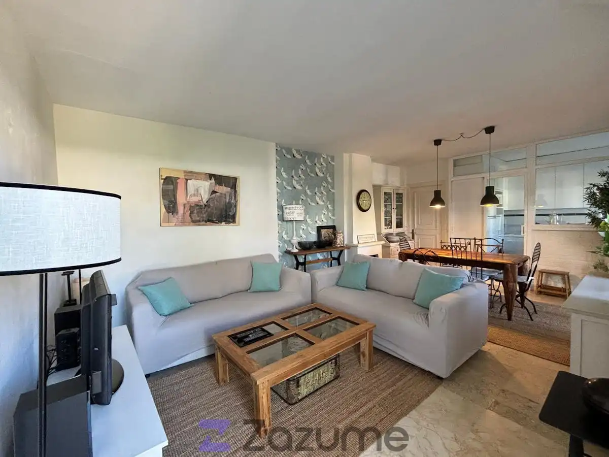 Sala de estar de Piso de alquiler en Estepona con Aire acondicionado, Jardín privado y Piscina
