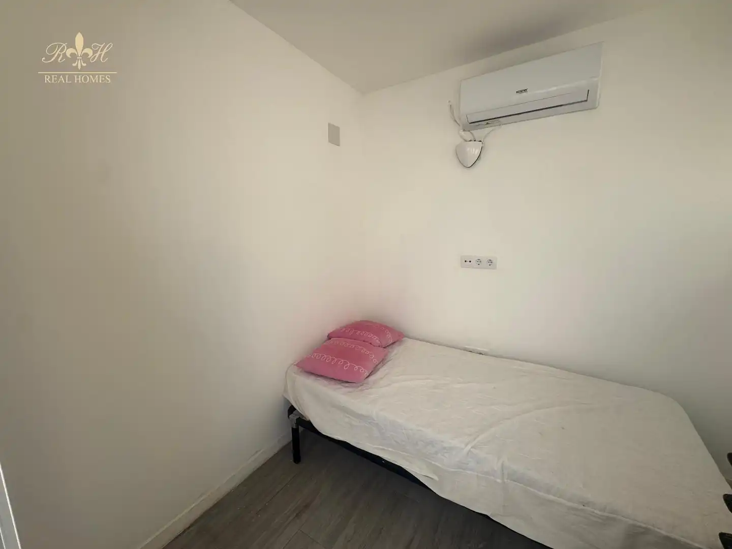 Dormitori de Casa o xalet de lloguer en Benidorm amb Aire condicionat i Moblat