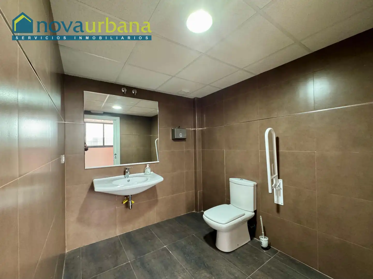 Bathroom of Office for rent in Xirivella  with Air Conditioner and Heating