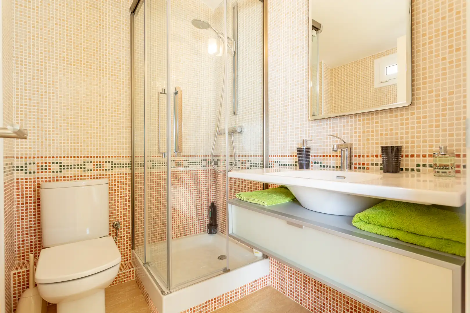 Baño de Casa adosada en venta en Torredembarra con Aire acondicionado, Calefacción y Jardín privado
