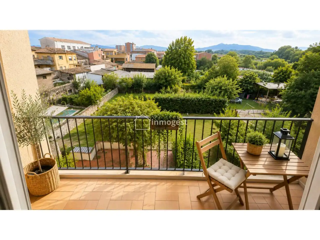 Terrasse von Wohnung zum Verkauf in Salt mit Abstellraum, Möbliert und Balkon