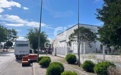 Vista exterior de Nau industrial de lloguer en Fuenlabrada amb Calefacció i Alarma