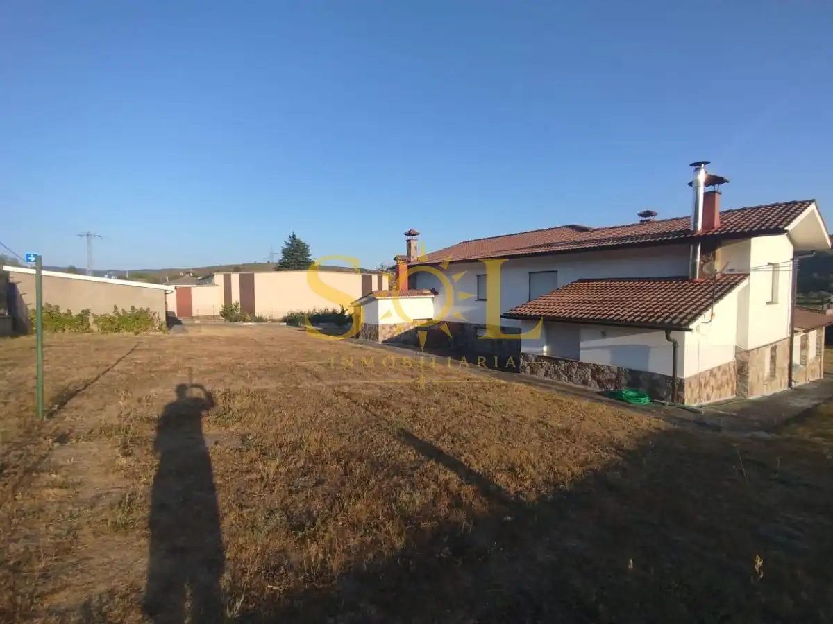 Casa o chalet en venta en Carrocera con Calefacción, Jardín privado y Terraza