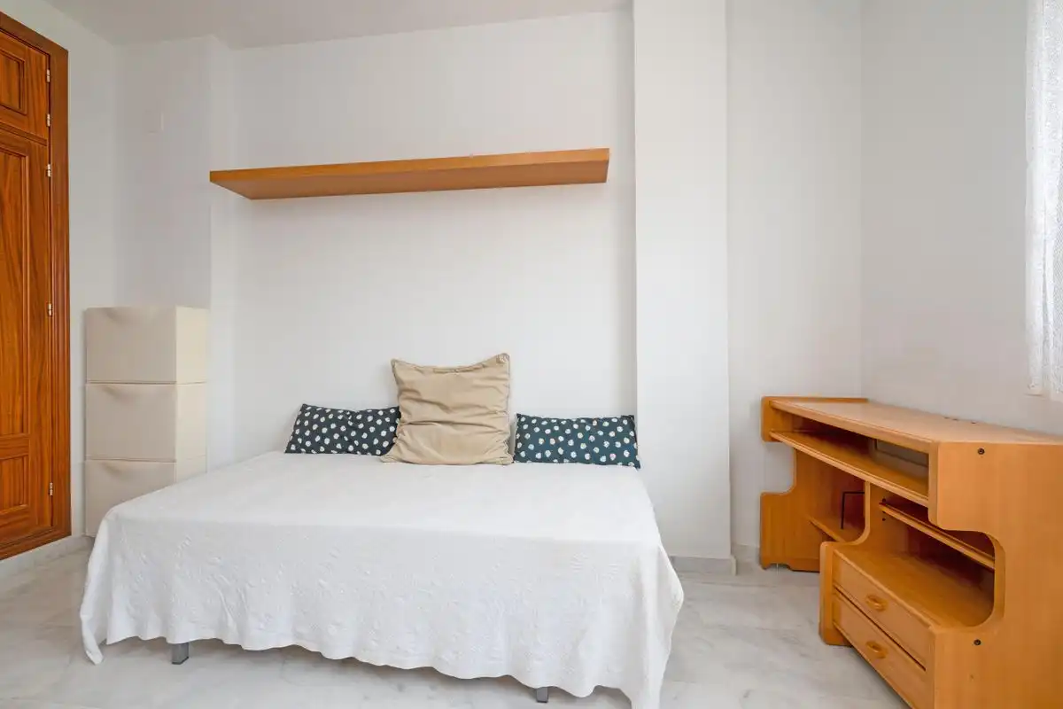Habitación de Casa adosada en venta en Espartinas con Calefacción y Amueblado