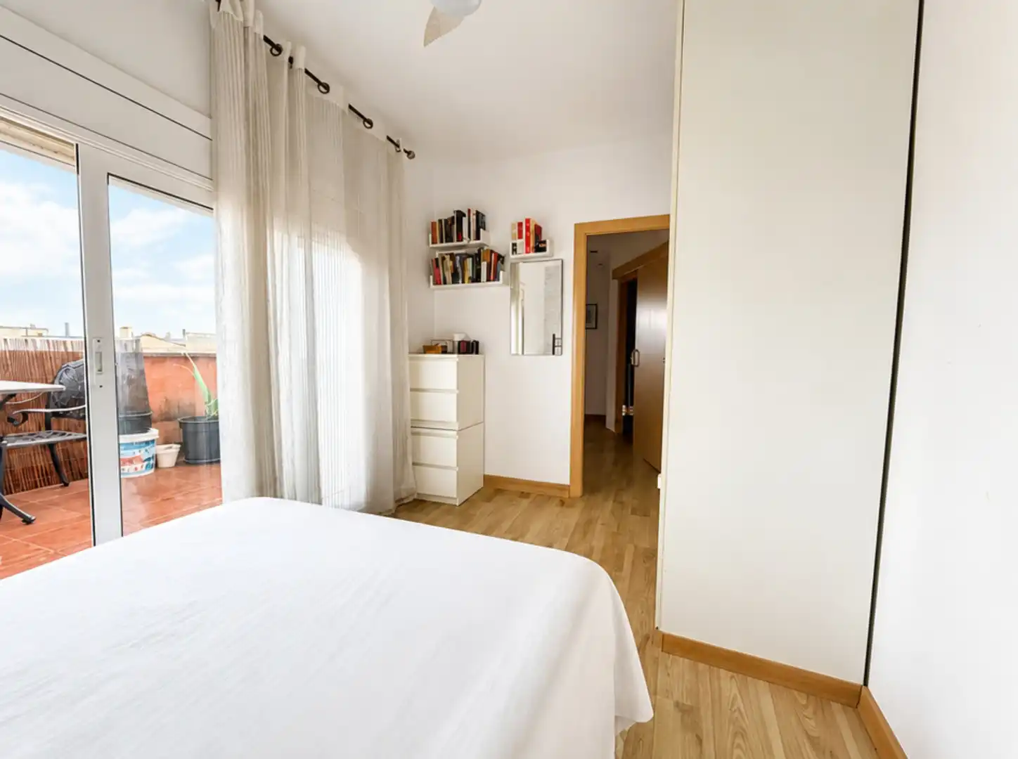 Bedroom of Attic for sale in Barcelona  with Air Conditioner, Terrace and Oven