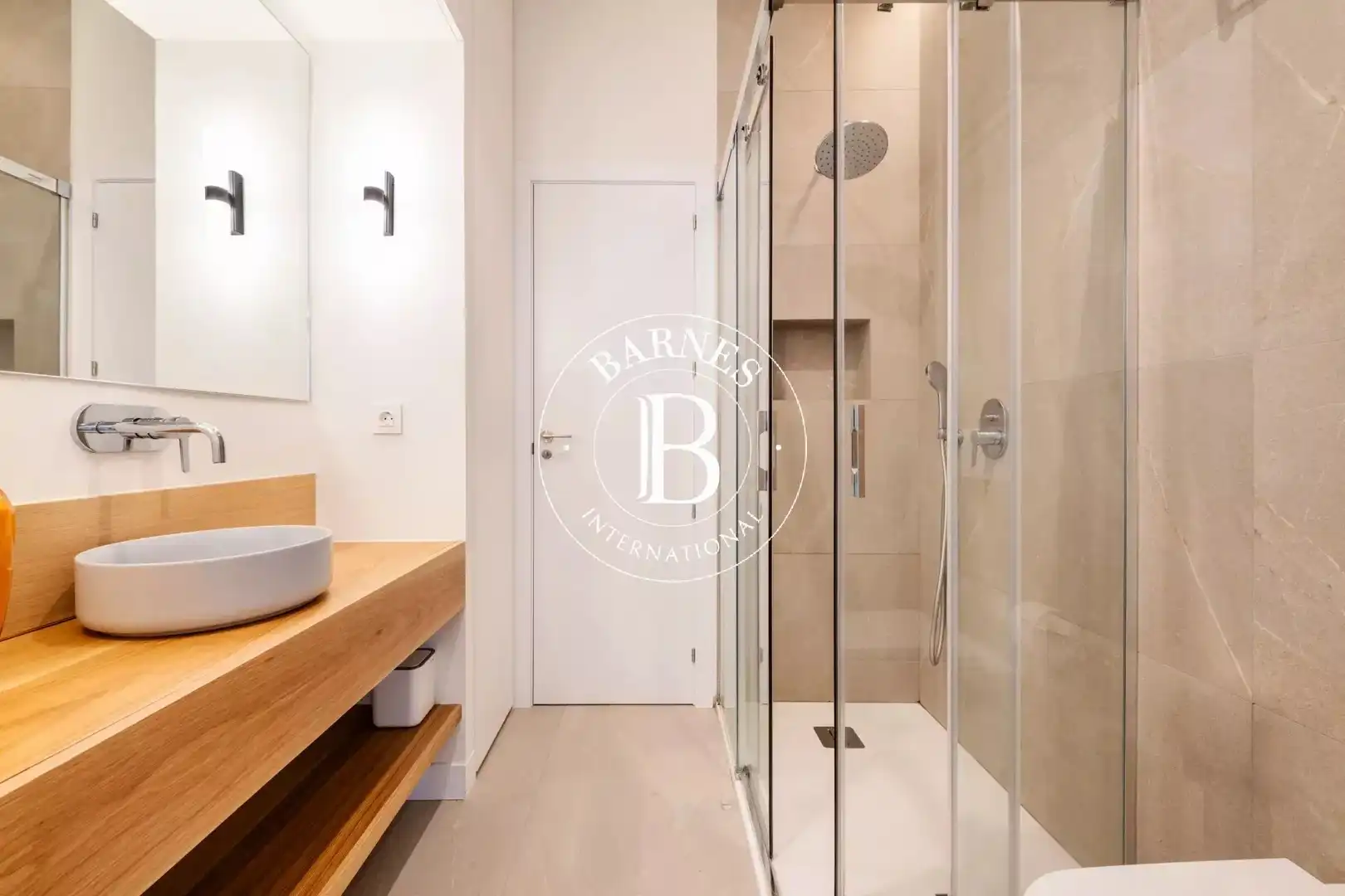 Bathroom of Flat for rent in Madrid  with Air Conditioner, Heating and Furnished