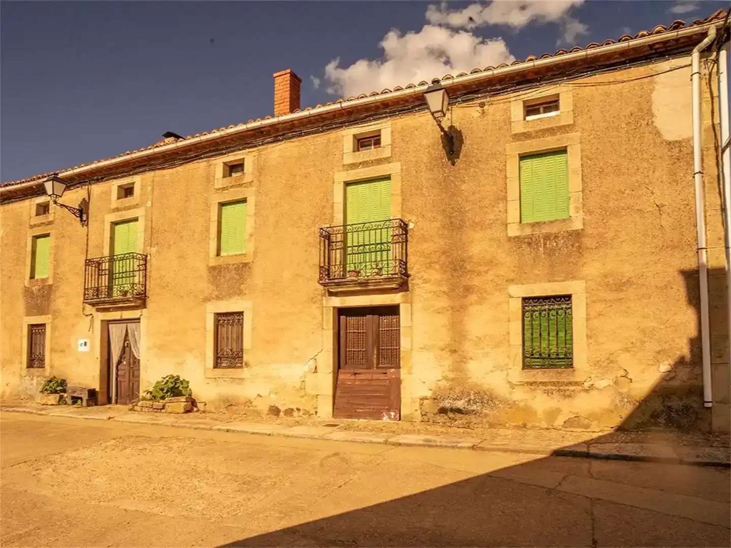 Vista exterior de Casa adosada en venda en El Royo   amb Moblat i Balcó