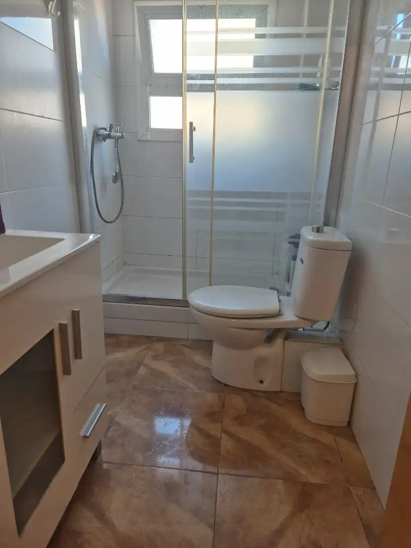 Baño de Piso en venta en Terrassa con Terraza, Horno y Balcón