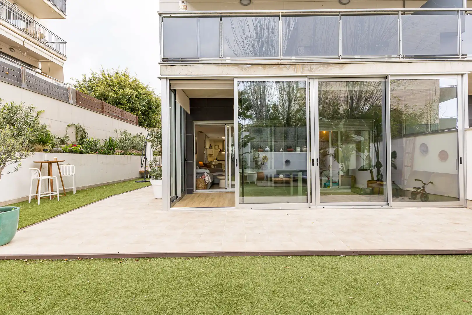 Terrasse von Wohnungen zum Verkauf in Sitges mit Klimaanlage, Heizung und Privatgarten
