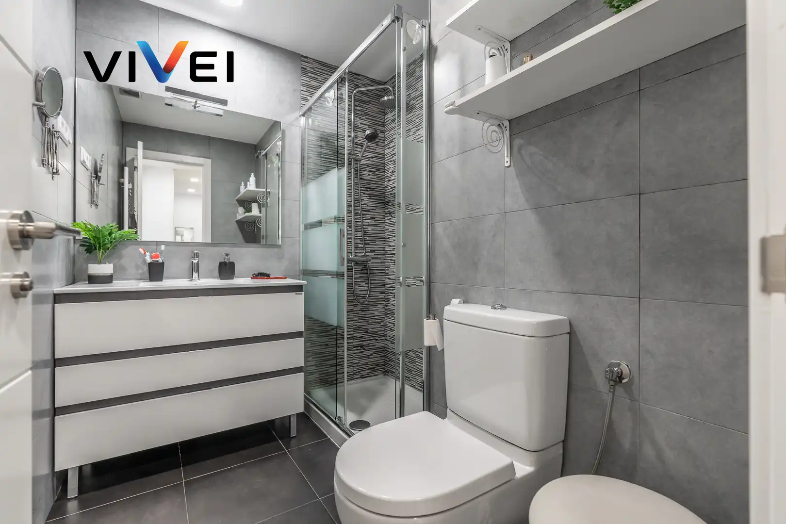 Badezimmer von Dachboden zum Verkauf in Madrid mit Heizung, Terrasse und Balkon