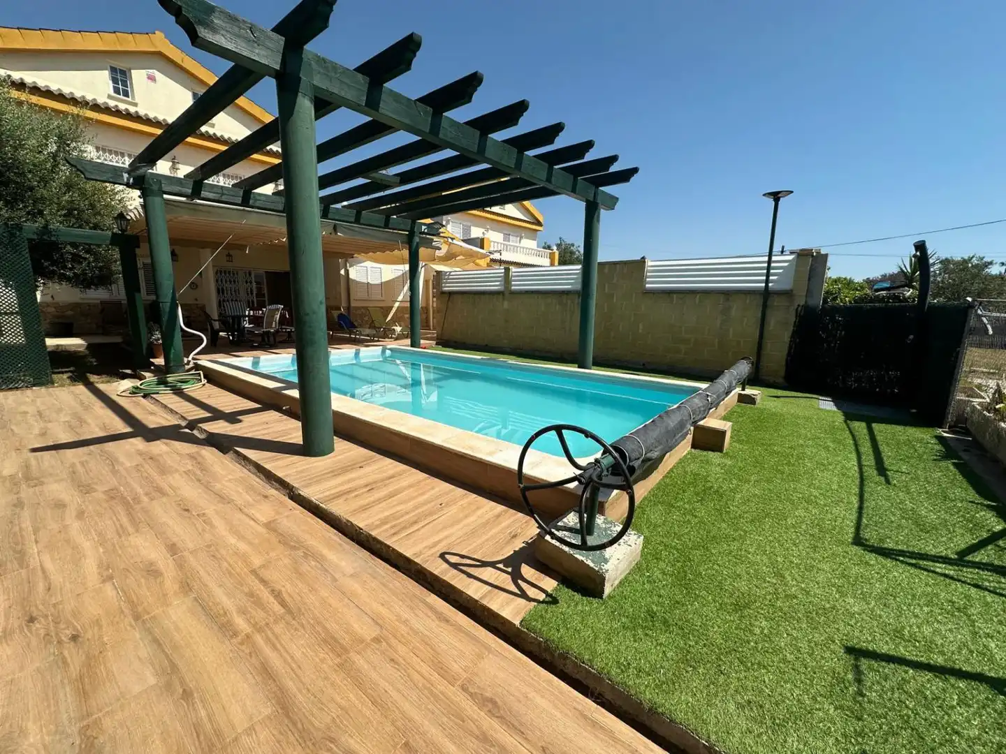 Piscina de Casa adosada en venda en Castellón de la Plana / Castelló de la Plana amb Aire condicionat, Calefacció i Terrassa