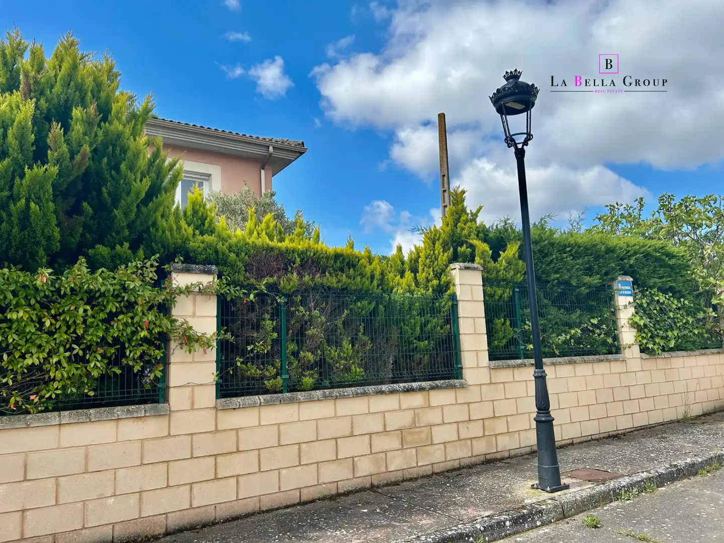 Vista exterior de Casa o chalet en venta en Oña con Calefacción, Jardín privado y Amueblado